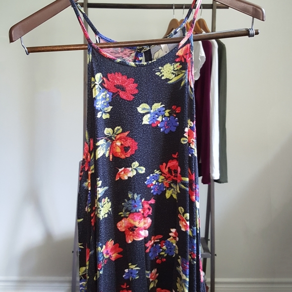 Floral detail tank top - Picture 3 of 7